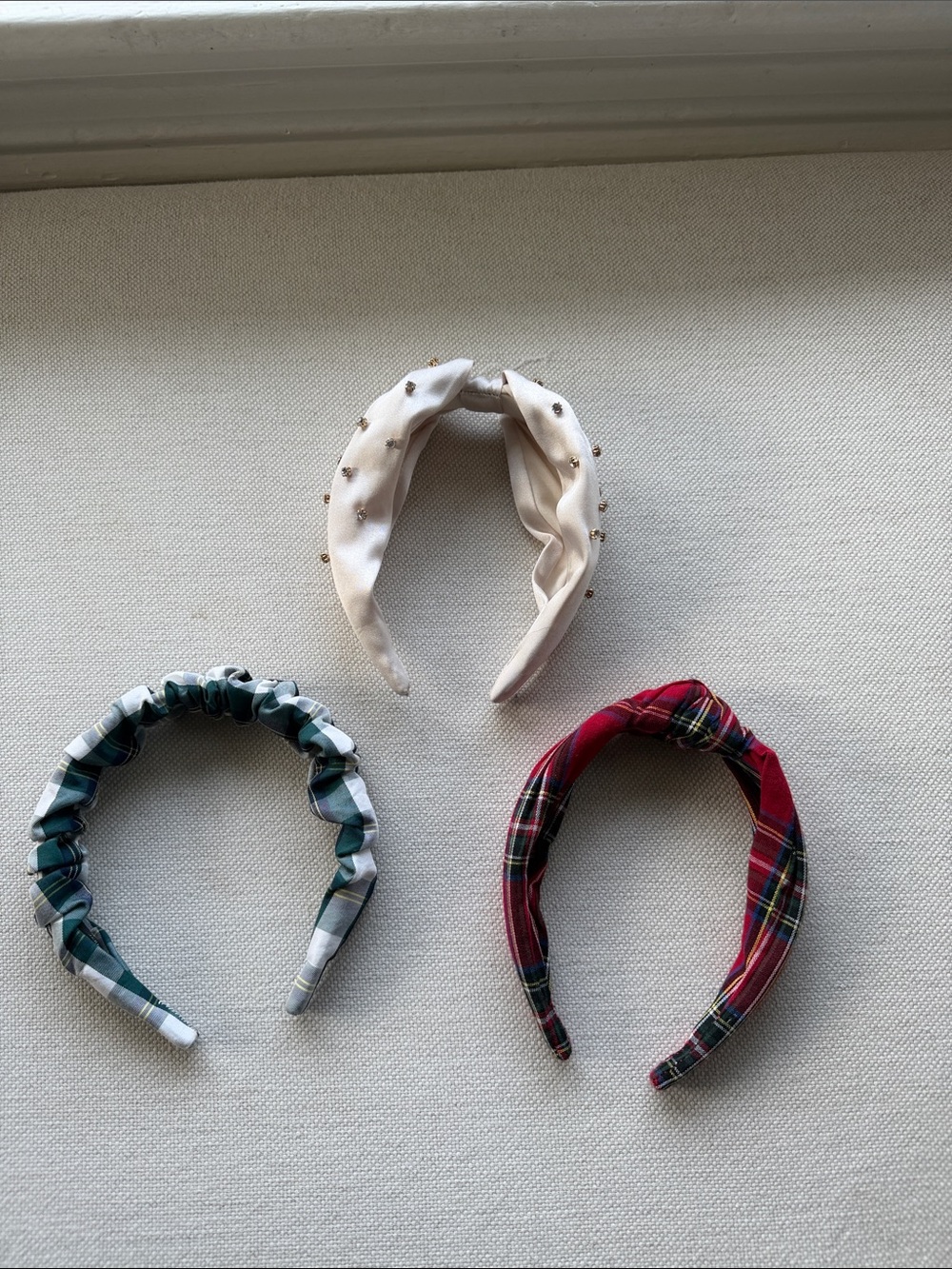 Women's Holiday Plaid & Pearl Accent Headband Set - Cream, Green, Red